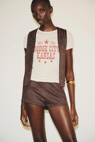 Жилет из искусственной замши с заклепками- Заказать в России