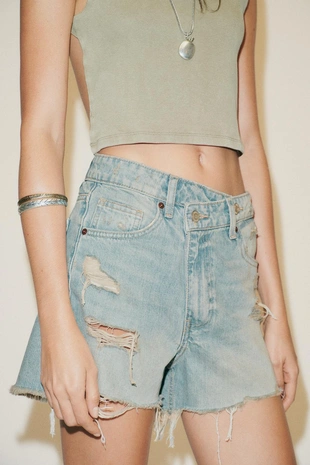 Джинсовые шорты TRF с высокой посадкой MOM FIT и косой застежкой- Заказать в России