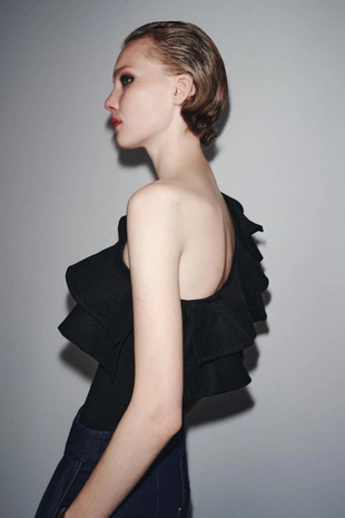 Комбинированное боди асимметричного кроя с воланом- Заказать в России