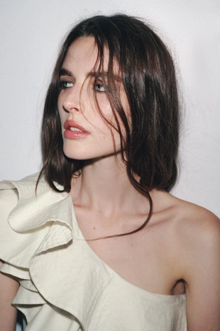 Комбинированное боди асимметричного кроя с воланом