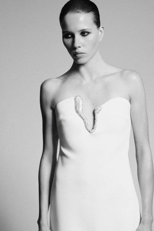 Короткое платье с украшением- Заказать в России