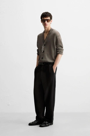 Брюки REGULAR FIT из ткани с текстурой- Заказать в России