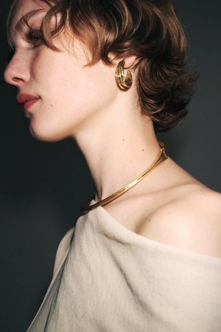 Серьги-кольца среднего размера с текстурой- Заказать в России