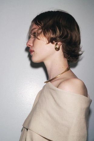 Серьги-кольца среднего размера с текстурой- Заказать в России