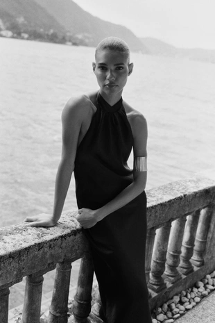 Платье миди с горловиной халтер