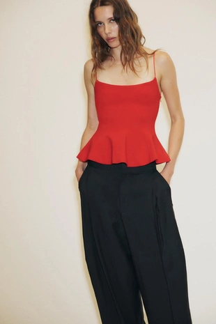 Топ из эластичной ткани с баской