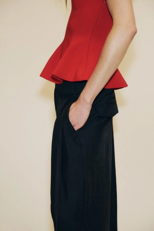 Топ из эластичной ткани с баской