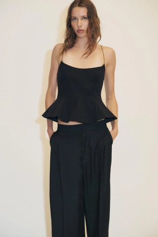 Топ из эластичной ткани с баской- Заказать в России