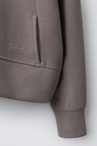 Куртка на молнии с текстом и модалом- Заказать в России