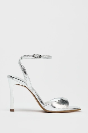 Лакированные босоножки