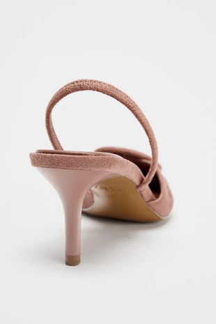 Туфли-мюли с декоративными деталями