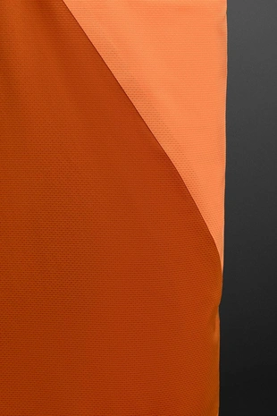 Майка-борцовка из высокотехнологичной ткани в стиле колор-блок- Заказать в России