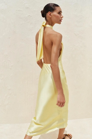 Платье миди с горловиной халтер