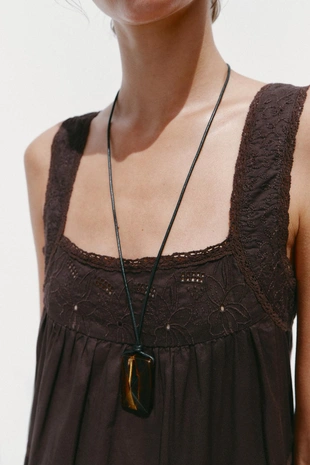 Платье с кружевом и вышивкой- Заказать в России