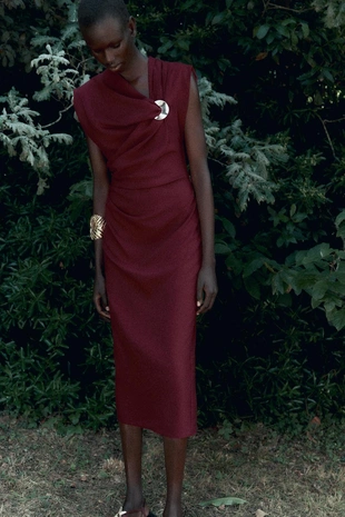 Платье миди с золотистой деталью- Заказать в России