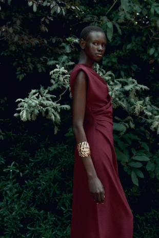 Платье миди с золотистой деталью- Заказать в России