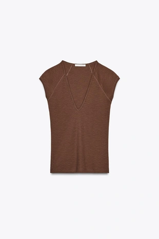 Футболка в рубчик с V-образным вырезом- Заказать в России