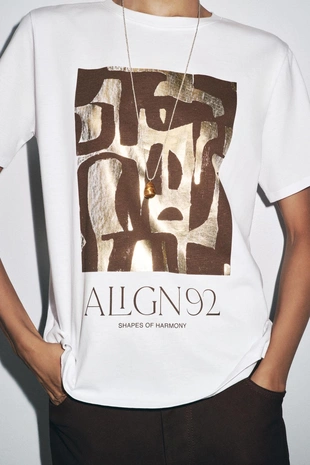 Футболка с металлизированным принтом- Заказать в России