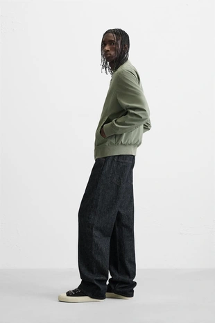 Легкая куртка-бомбер