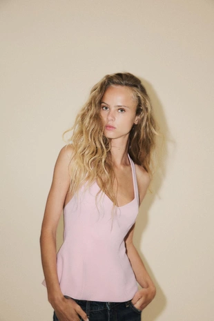 Топ с горловиной халтер и бантом на спине- Заказать в России