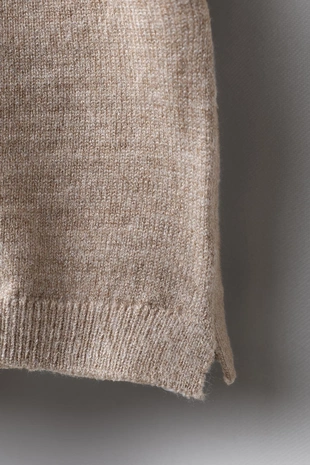 Трикотажный джемпер с воротником-стойкой- Заказать в России