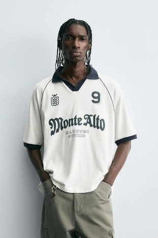 Поло с ретро-принтом футбольного мяча- Заказать в России