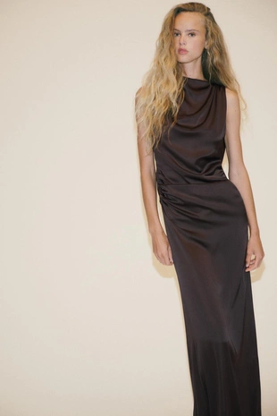 Длинное атласное платье с открытой спиной- Заказать в России