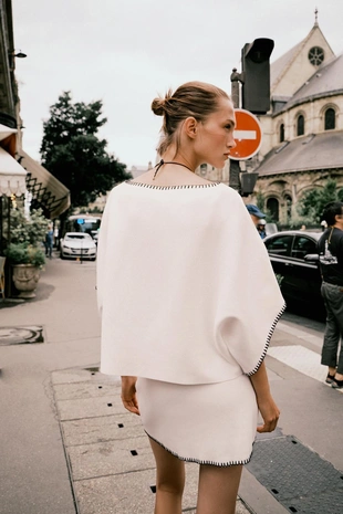 Трикотажный боди с контрастной вышивкой- Заказать в России