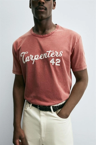 Футболка с вышивкой и эффектом потертости- Заказать в России