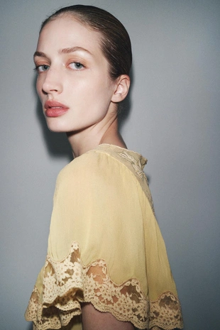 Короткий комбинезон с вышивкой из тюля и бисера- Заказать в России