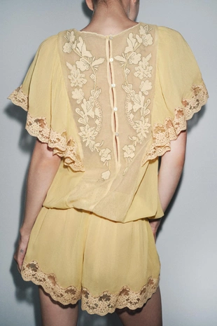 Короткий комбинезон с вышивкой из тюля и бисера- Заказать в России