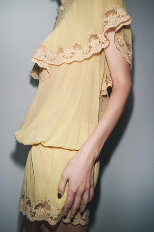 Короткий комбинезон с вышивкой из тюля и бисера- Заказать в России