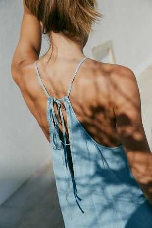 Платье с горловиной халтер и сборками- Заказать в России