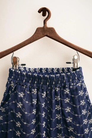 ZARA TIMELESS — брюки свободного кроя с вышивкой в виде цветов- Заказать в России