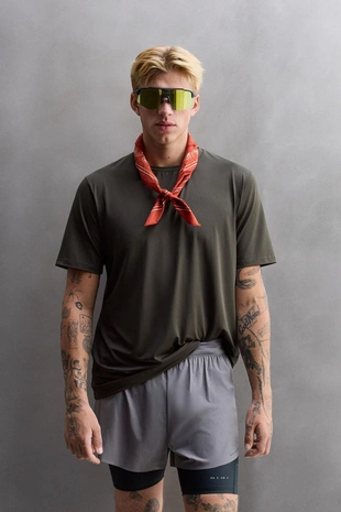 Спортивная футболка из тканевой структуры- Заказать в России