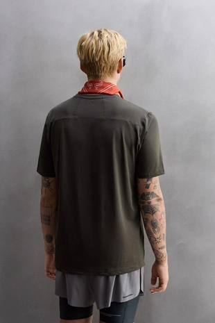 Спортивная футболка из тканевой структуры- Заказать в России