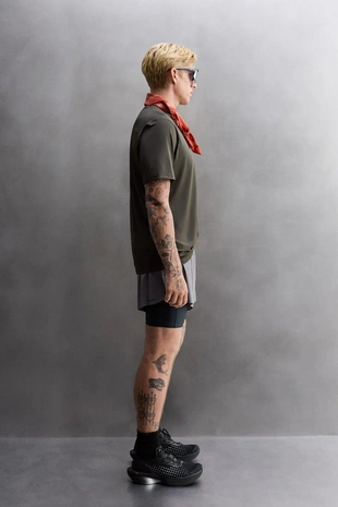 Спортивная футболка из тканевой структуры- Заказать в России