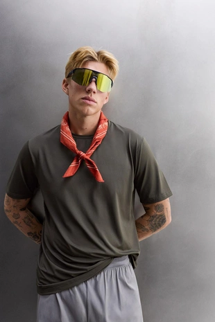 Спортивная футболка из тканевой структуры- Заказать в России