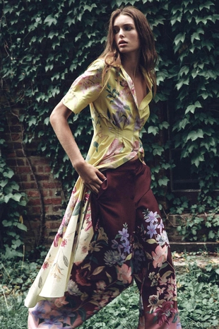 Брюки широкого кроя с цветочным принтом- Заказать в России