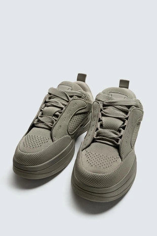 Кроссовки с эффектом потертости на объемной подошве- Заказать в России