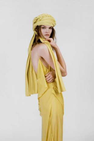 Длинное платье с открытой спиной — LIMITED EDITION- Заказать в России