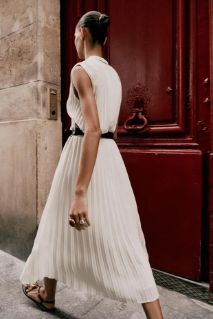 Плиссированная блузка с контрастными деталями- Заказать в России