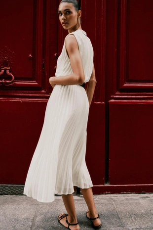 Плиссированная блузка с контрастными деталями- Заказать в России