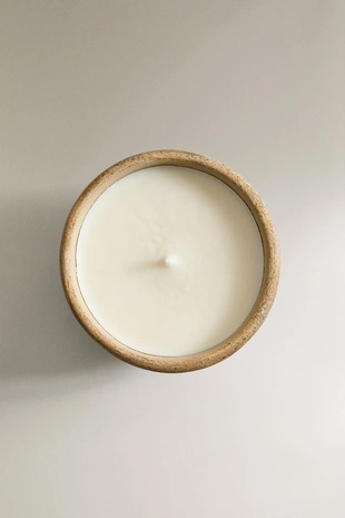 Подарочная свеча с ароматом кожи и ладана 220 г- Заказать в России