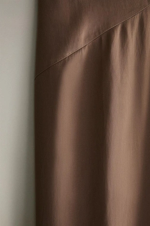 Ночная сорочка из сатина с украшением на груди- Заказать в России