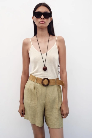 Шорты с ремнем и защипами- Заказать в России