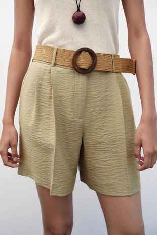 Шорты с ремнем и защипами- Заказать в России