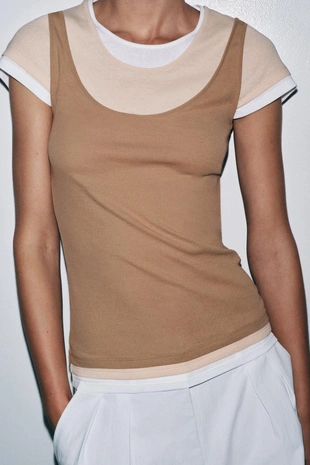 Футболка с контрастной накладкой- Заказать в России