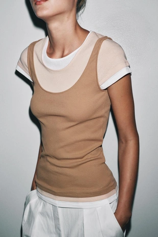 Футболка с контрастной накладкой- Заказать в России