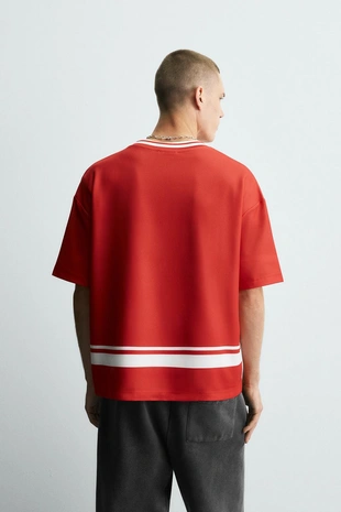 Футболка с ретро-принтами в футбольном стиле- Заказать в России